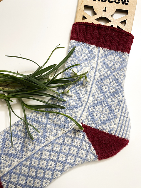 Snowdrop Socks - Colorwork Socks - Design always ♥ friday