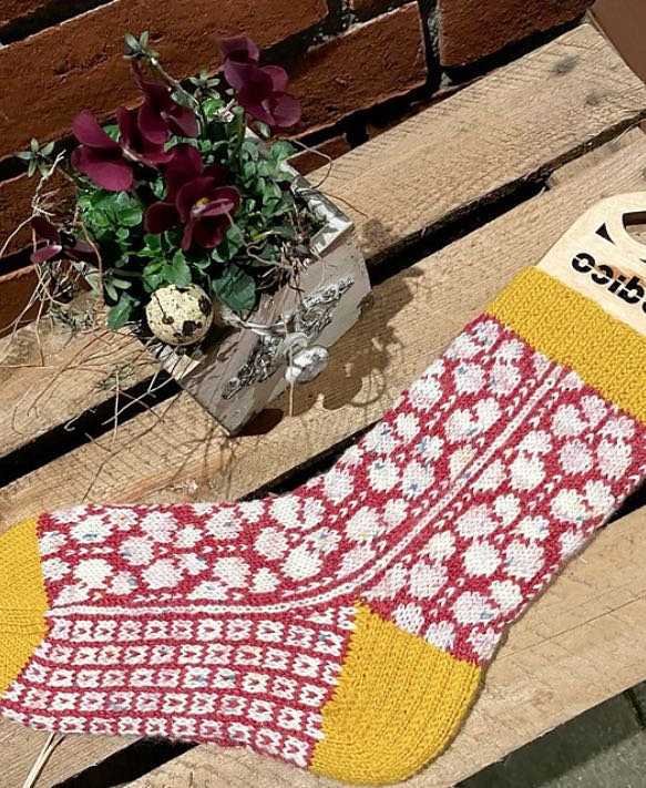 Strickkit (Wollpaket) - Wild Pansy Socks - Design always ♥ friday